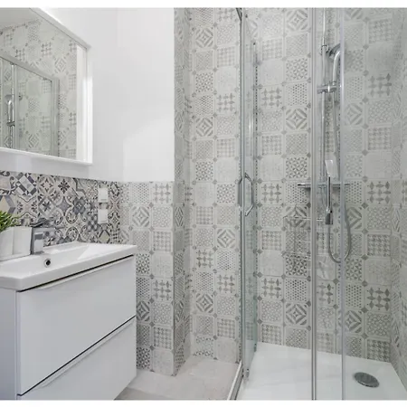 Saturn - 15 Min To Old Town